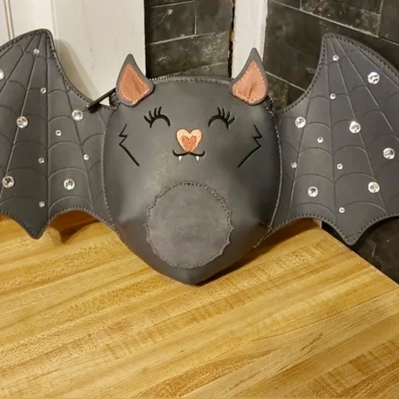 Betsey Johnson NWT "Just Winging It" Bat Clutch Crossbody Bag 🦇🎃 - Picture 1 of 7